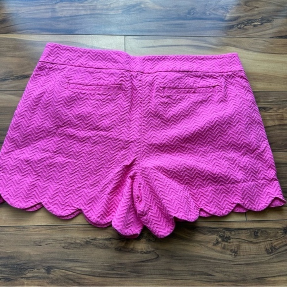 Crown and Ivy scalloped hem textured shorts 12p